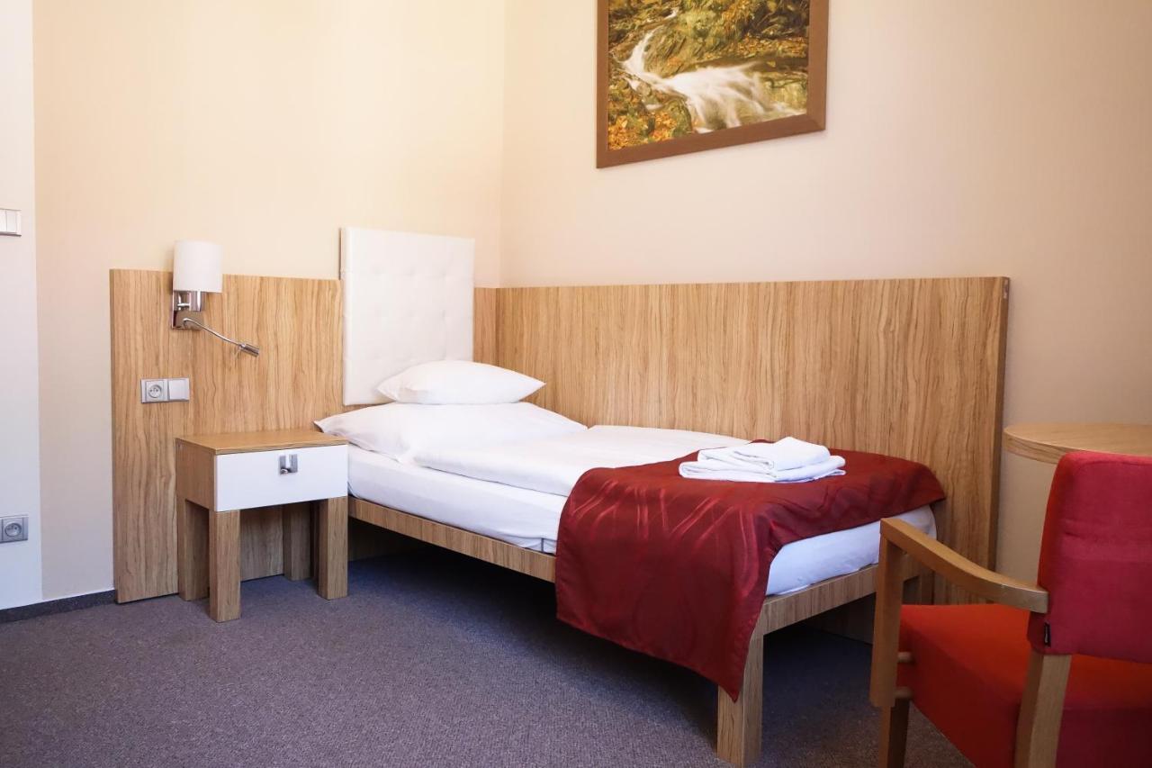 Hotel Astoria Яхимов Экстерьер фото
