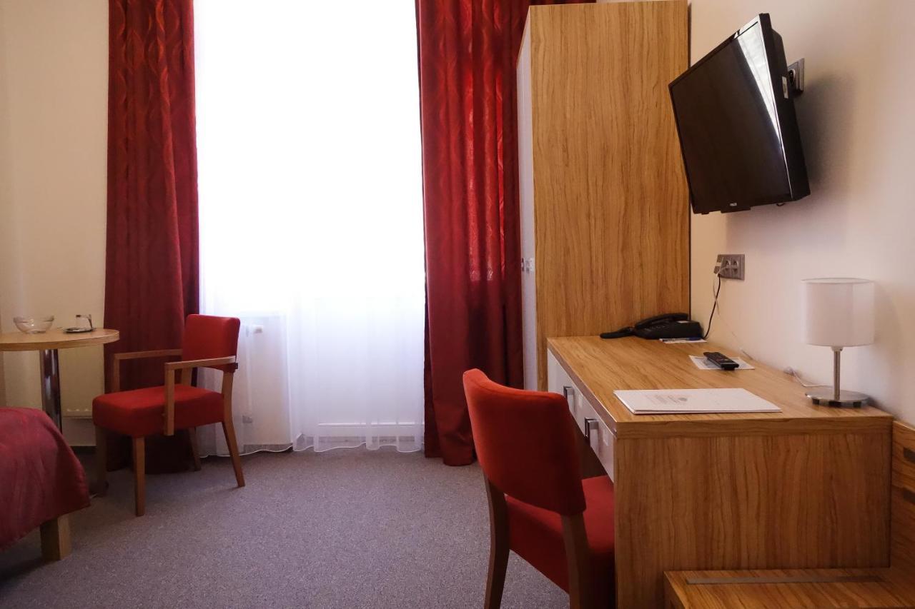 Hotel Astoria Яхимов Экстерьер фото
