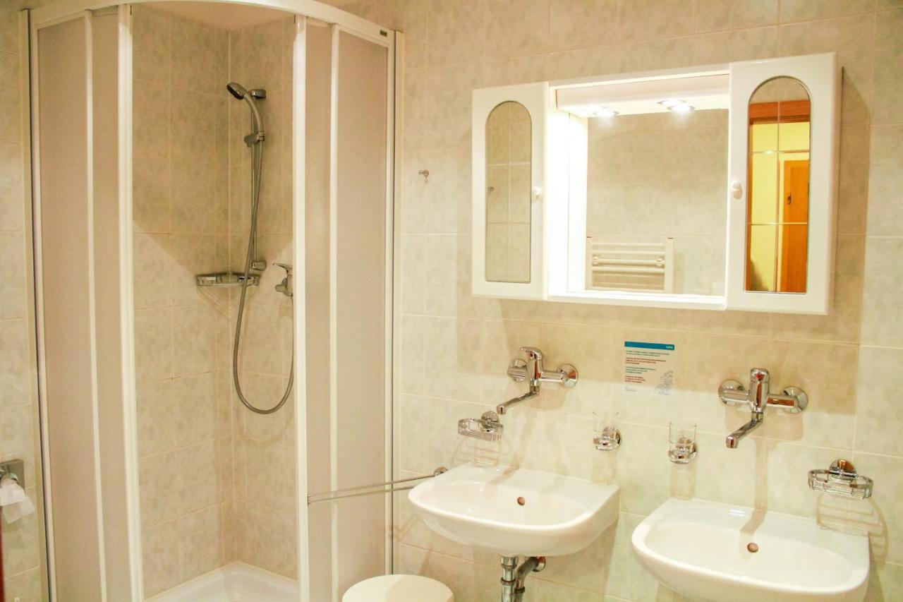 Hotel Astoria Яхимов Экстерьер фото